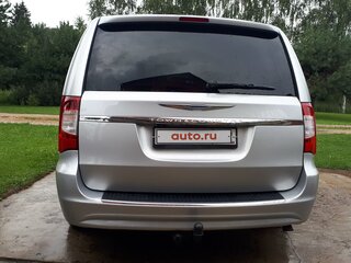 2011 Chrysler Town & Country V Рестайлинг, серебристый, 2600000 рублей, вид 4