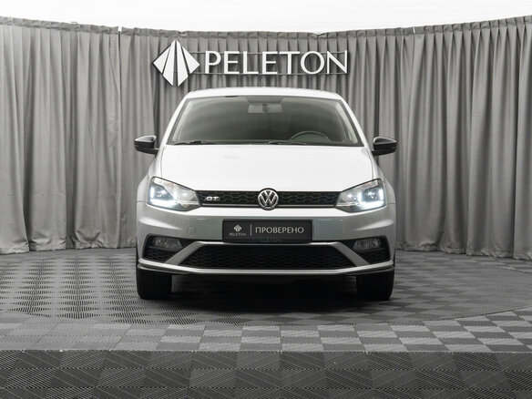 2018 Volkswagen Polo V Рестайлинг, серебристый, 1470000 рублей - вид 2