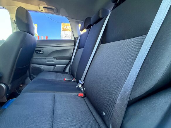 2011 Mitsubishi ASX I, серебристый, 845000 рублей - вид 15