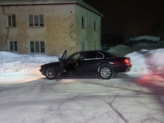 2000 BMW 7 серии 728i III (E38) Рестайлинг, чёрный, 700000 рублей, вид 4