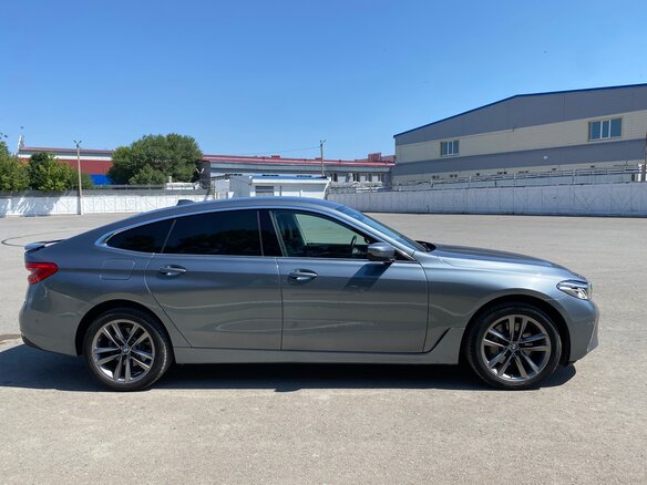 2020 BMW 6 серии Gran Turismo 630d xDrive IV (G32) Рестайлинг, серый, 4500000 рублей - вид 3