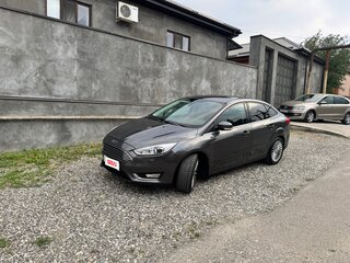 2017 Ford Focus III Рестайлинг, серый, 1200000 рублей, вид 1