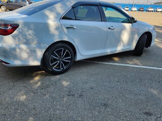 2016 Toyota Camry VII (XV50) Рестайлинг, белый, 2100000 рублей, вид 3