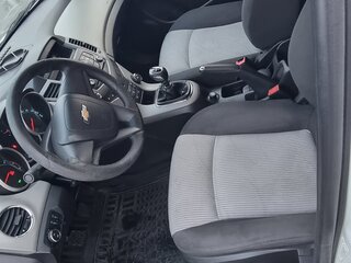 2011 Chevrolet Cruze I, белый, 700000 рублей, вид 5