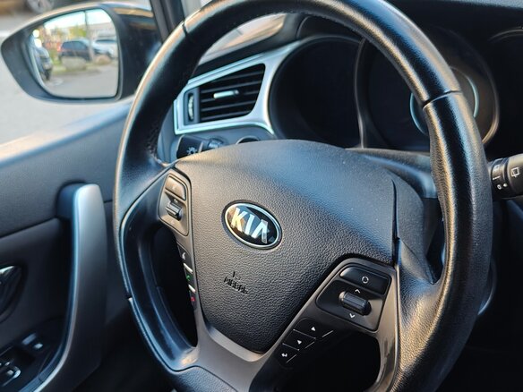2017 Kia Ceed II Рестайлинг, чёрный, 1500000 рублей - вид 14