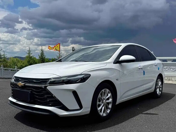 2023 Chevrolet Cruze II Рестайлинг, белый - вид 2