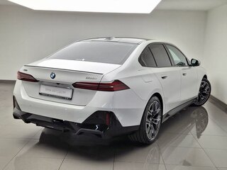 2025 BMW 5 серии 530i xDrive VIII (G60/G61/G68), белый, 9450000 рублей, вид 3