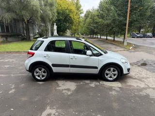 2011 Suzuki SX4 I (Classic) Рестайлинг, белый, 960000 рублей, вид 4