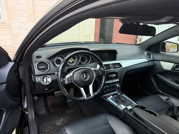 2014 Mercedes-Benz C-Класс 250 III (W204) Рестайлинг, чёрный, 600000 рублей - вид 6