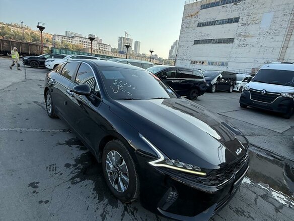 2021 Kia K5 III, чёрный, 2450000 рублей - вид 2