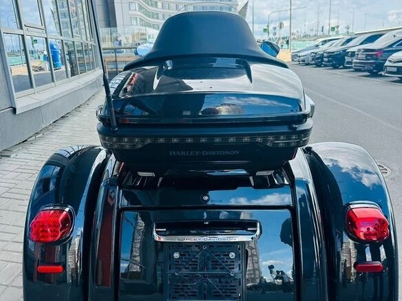2018 Harley-Davidson Tri Glide, чёрный, 3750000 рублей - вид 3
