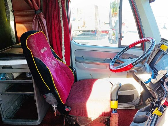2003 Freightliner Century Class, красный, 1690000 рублей - вид 21