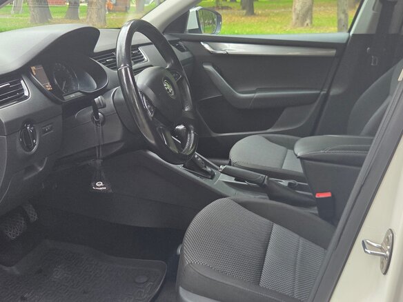 2015 Skoda Octavia III (A7), белый, 1250000 рублей - вид 9