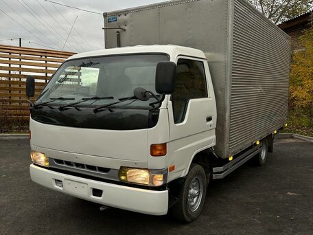 1995 Toyota Toyoace, белый, 990000 рублей, вид 1