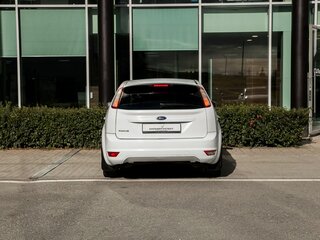 2011 Ford Focus II Рестайлинг, белый, 480000 рублей, вид 4