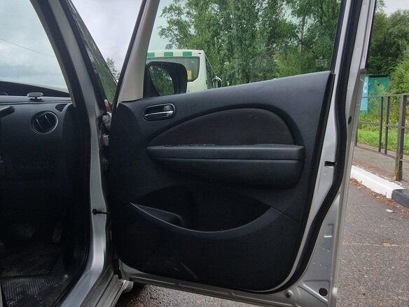 2010 Mazda Biante, серый, 1350000 рублей - вид 13