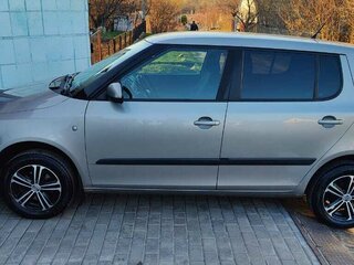 2011 Skoda Fabia II Рестайлинг, серый, 560000 рублей, вид 4