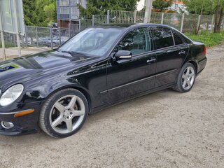 2009 Mercedes-Benz E-Класс 350 III (W211, S211) Рестайлинг, чёрный, 1000000 рублей, вид 3