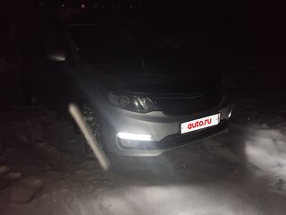 2015 Kia Rio III Рестайлинг, серебристый, 980000 рублей, вид 3