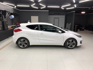2017 Kia Ceed II Рестайлинг, белый, 1300000 рублей, вид 4