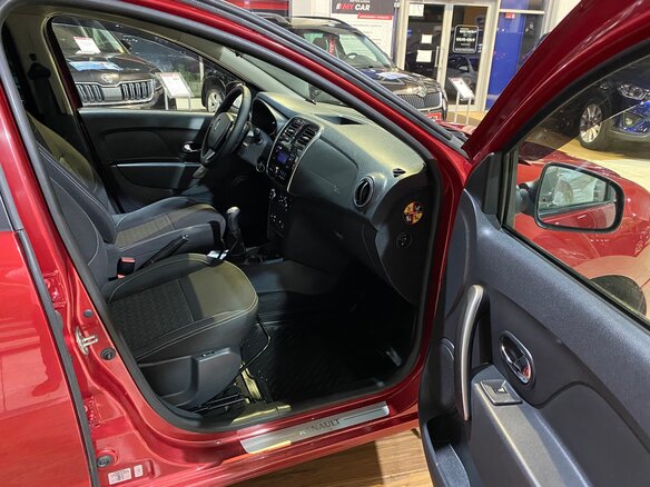 2014 Renault Logan II, красный - вид 13