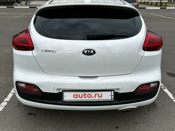 2017 Kia Ceed II Рестайлинг, белый, 1120000 рублей - вид 3