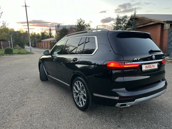 2020 BMW X7 40i I (G07), чёрный, 8500000 рублей - вид 2