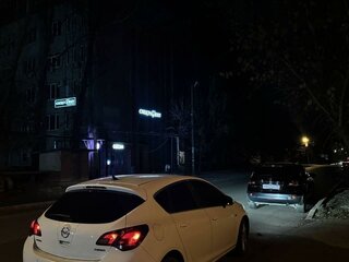 2011 Opel Astra J, белый, 1000000 рублей, вид 1