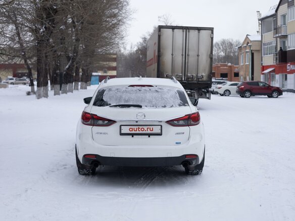 2015 Mazda Atenza III Рестайлинг, белый, 1700000 рублей - вид 4