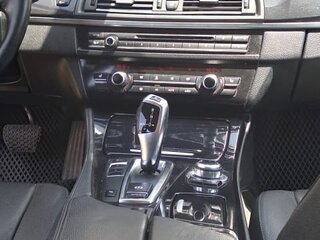 2013 BMW 5 серии 520i VI (F10/F11/F07), чёрный, 1850000 рублей, вид 5