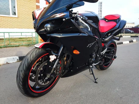 2011 Yamaha YZF-R1, чёрный, 1100000 рублей, вид 3