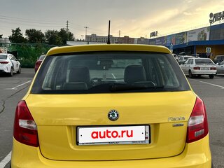 2011 Skoda Fabia II Рестайлинг, жёлтый, 670000 рублей, вид 5
