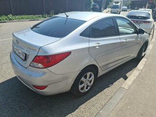 2013 Hyundai Solaris I, серебристый, 850000 рублей, вид 4