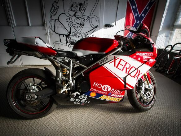 2005 Ducati 999, красный - вид 4