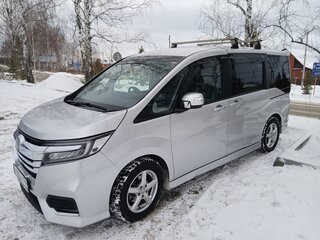 2017 Honda Stepwgn V Рестайлинг, серебристый, 2099000 рублей, вид 2