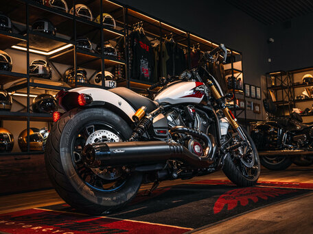 2025 Indian Scout, белый, 2440000 рублей, вид 3