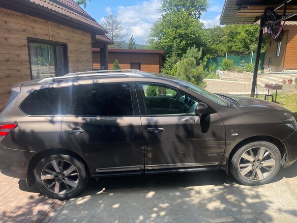 2014 Nissan Pathfinder IV, коричневый, 2000000 рублей - вид 3