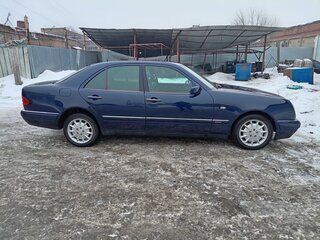 1997 Mercedes-Benz E-Класс 430 II (W210, S210), синий, 1025000 рублей, вид 5
