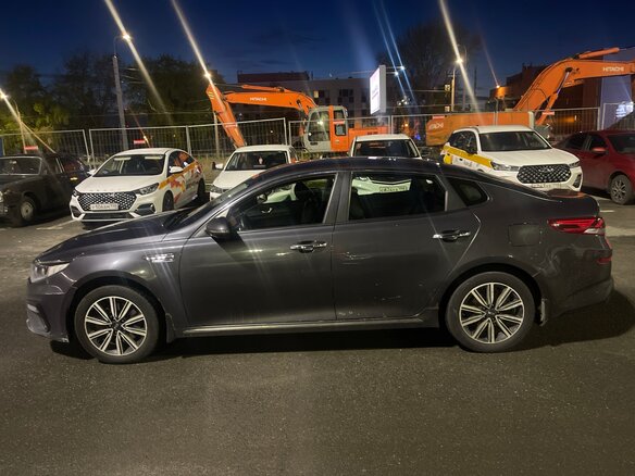 2019 Kia Optima IV Рестайлинг, серый, 1500000 рублей - вид 3