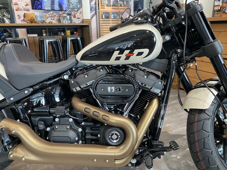 2022 Harley-Davidson Fat Bob, белый, 3150000 рублей, вид 2
