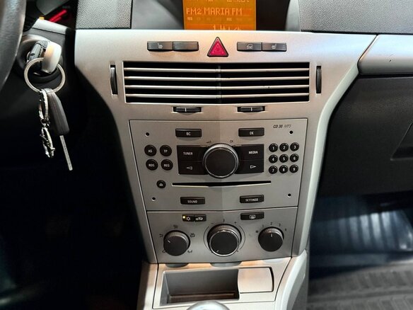 2014 Opel Astra H Рестайлинг, чёрный, 539000 рублей - вид 13