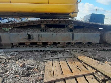 2011 Komatsu PC220-8, жёлтый, 4500000 рублей, вид 4