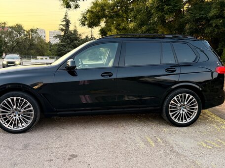 2022 BMW X7 40i I (G07), чёрный, 8200000 рублей, вид 5