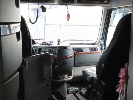 2008 Volvo VNL, голубой, 4780000 рублей, вид 5