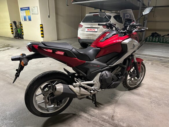 2017 Honda NC 700X, красный, 749999 рублей - вид 2