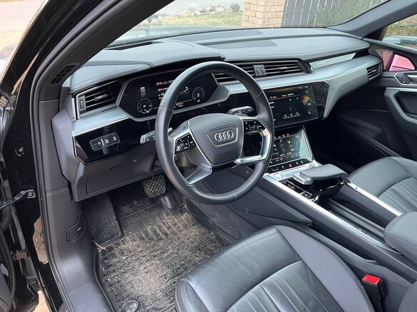 2020 Audi e-tron 55 I, чёрный, 3769200 рублей - вид 13