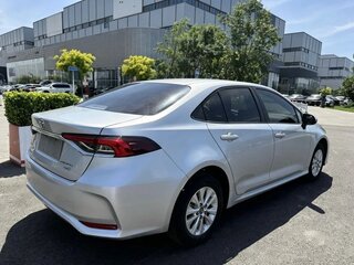 2022 Toyota Corolla XII (E210), серебристый, 1560000 рублей, вид 3