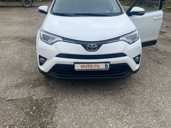 2017 Toyota RAV4 IV (XA40) Рестайлинг, белый, 2400000 рублей - вид 1
