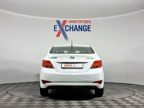 2014 Hyundai Solaris I Рестайлинг, белый, 1130000 рублей - вид 5