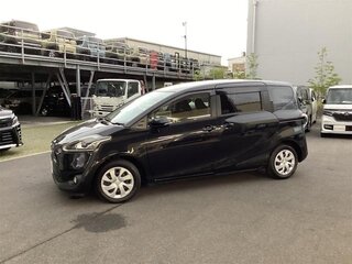 2017 Toyota Sienta II, чёрный, 1150000 рублей, вид 3